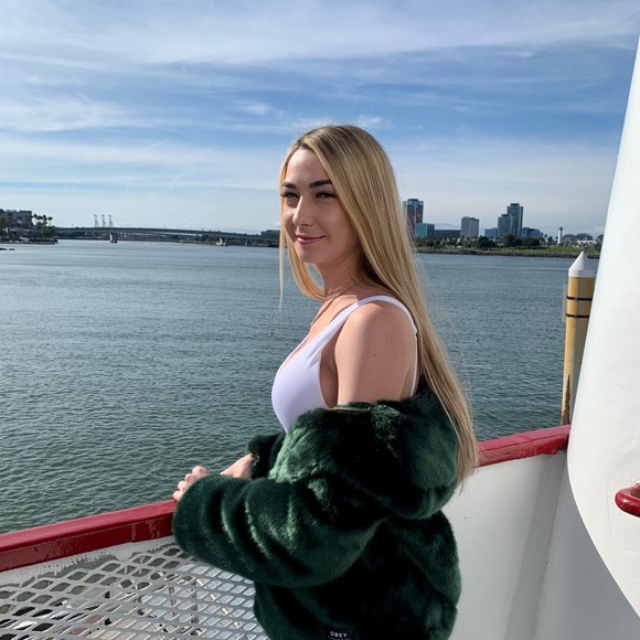 Meet Your Seller! 💕 - Picture 3 of 4